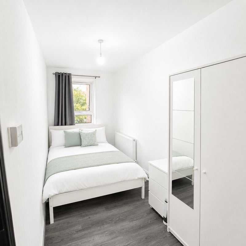 Bright Rooms in Newly Refurbished Flat