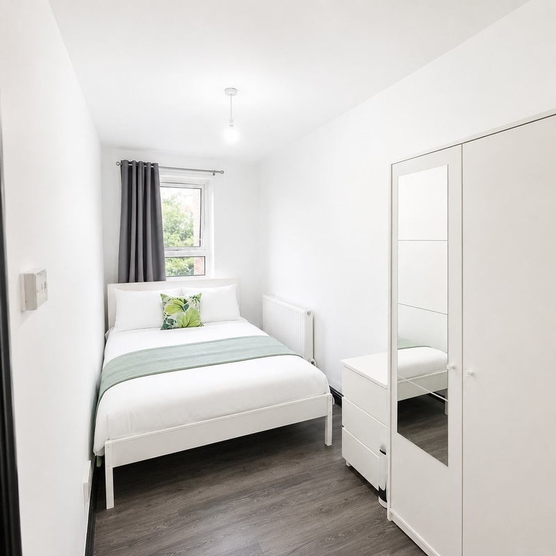 Bright Rooms in Newly Refurbished Flat