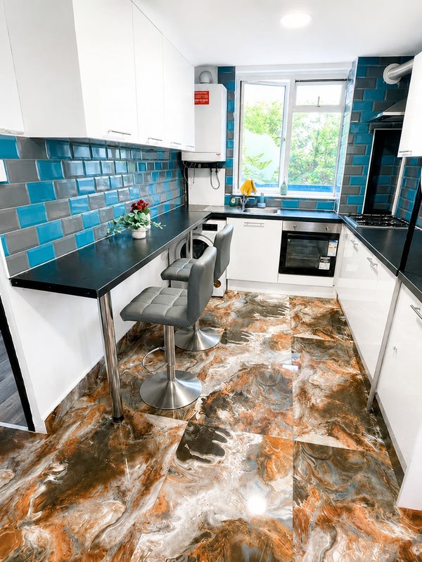 Bright Rooms in Newly Refurbished Flat