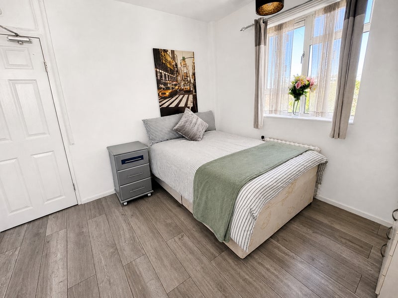Bright Double Room Prime Location / Zone 1