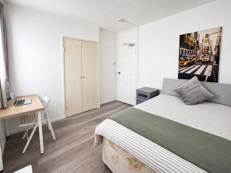 Bright Double Room Prime Location / Zone 1
