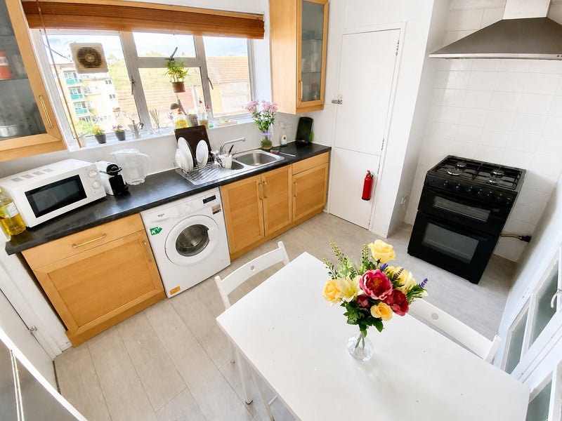 Bright Double Room Prime Location / Zone 1