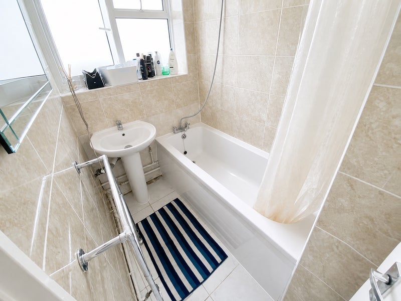 Bright Double Room Prime Location / Zone 1