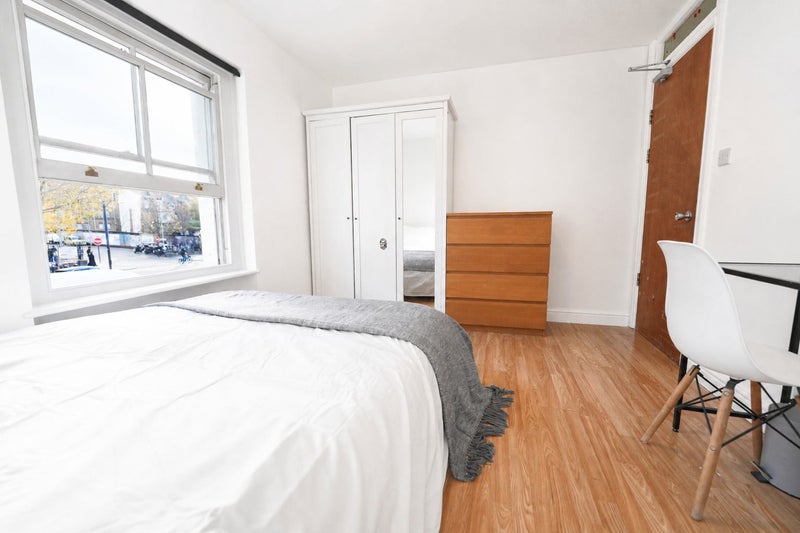 Bright Double Room near Central London