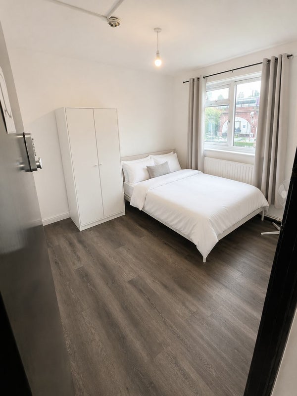 ⭐Big Rooms Newly Refurbished Flat / Wapping