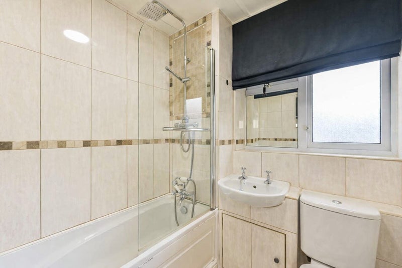 Bright Double near Oval / Vauxhall