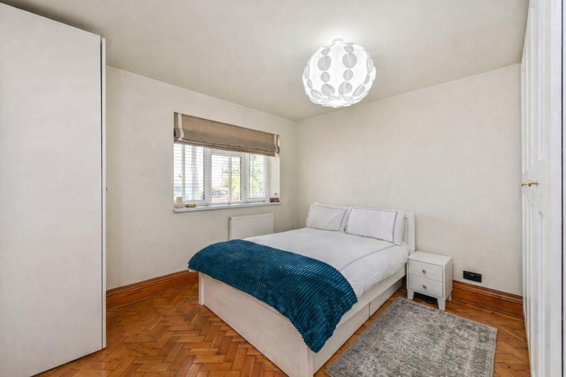 Bright Double near Oval / Vauxhall