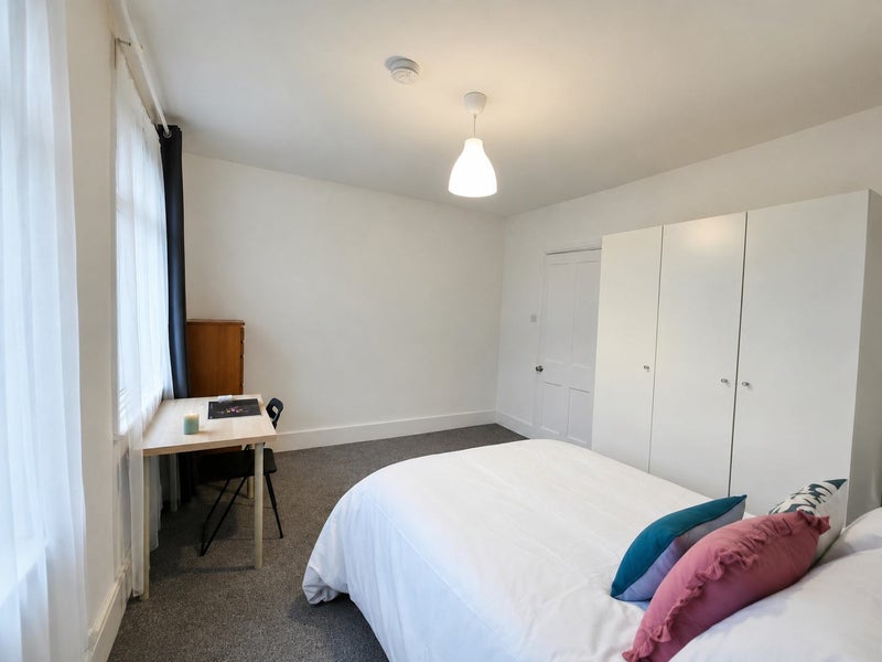 Rooms in Victorian House w/ Garden – SE8