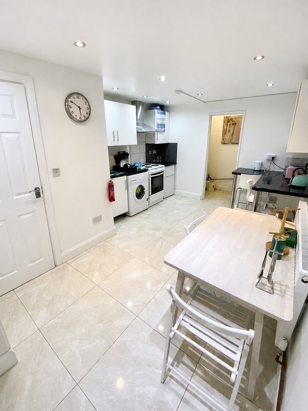 Spacious Double Room - King's Cross