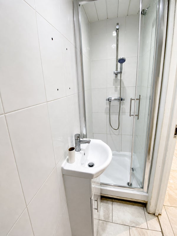Spacious Double Room - King's Cross