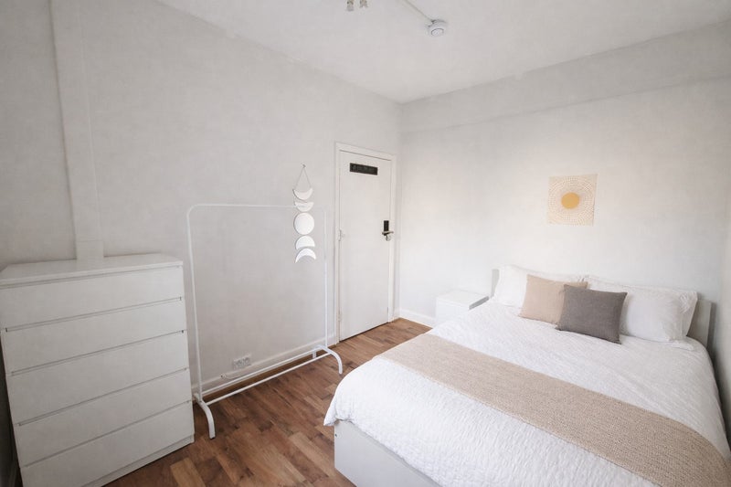 Double Room in Seven Sisters / Turnpike lane