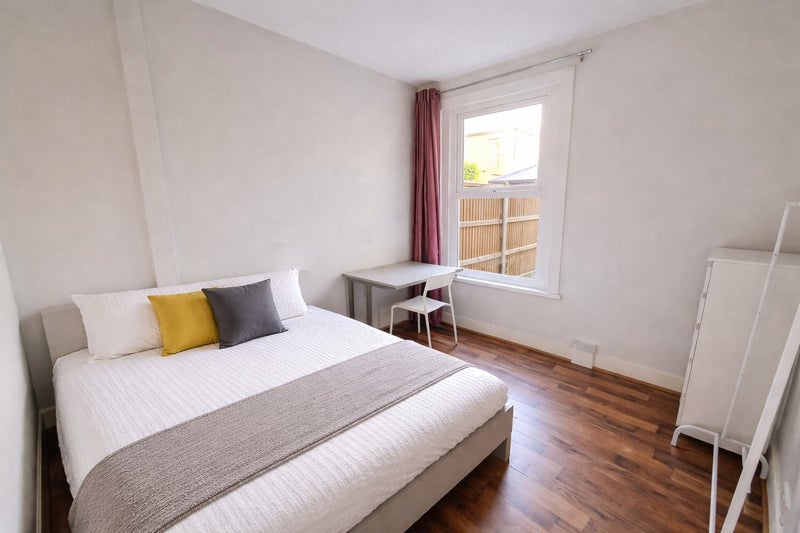 Double Room in Seven Sisters / Turnpike lane