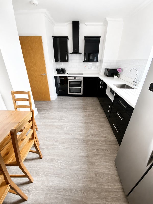 Bright Double Room with Desk - Crossharbour