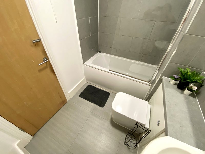 Bright Double Room with Desk - Crossharbour