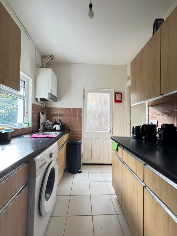 Bright Double Room in Canada Water