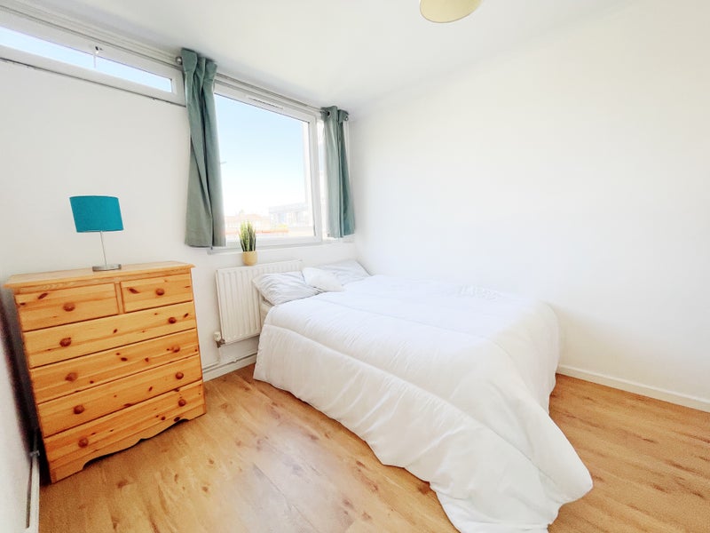 Sunny Double Room, Bills included Near Whitechapel