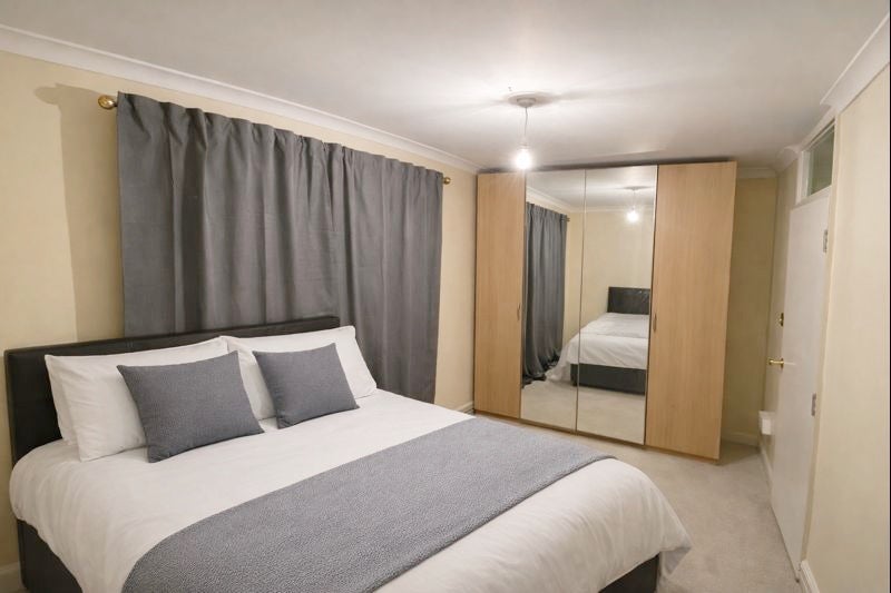 Bright Double Rooms - Bow