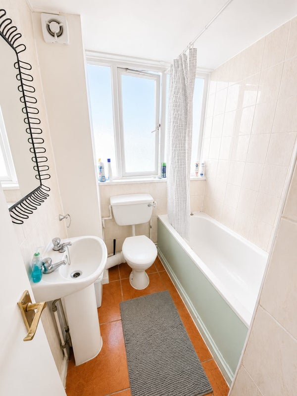 ⭐  Great Value Double Room Near Oval Station