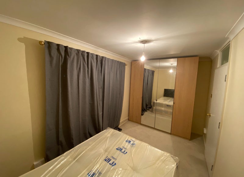  doubles room close to Bow Common