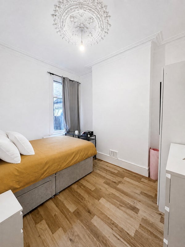 Bright Double in Victorian House / Canada water