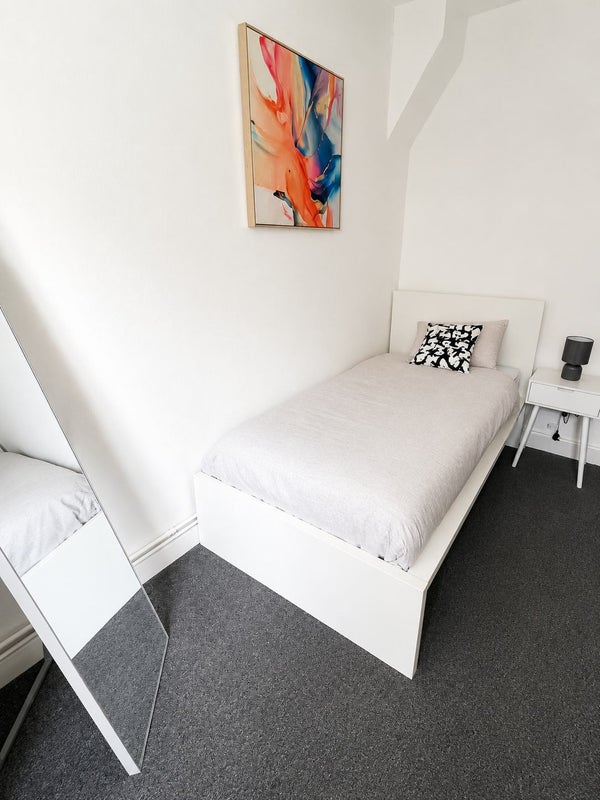 Furnished Double Room in Aldgate