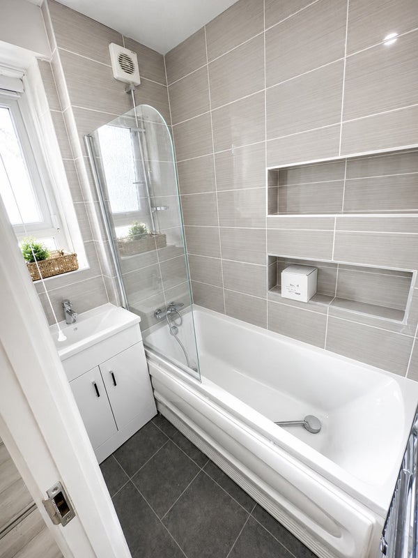 Furnished Double Room in Aldgate