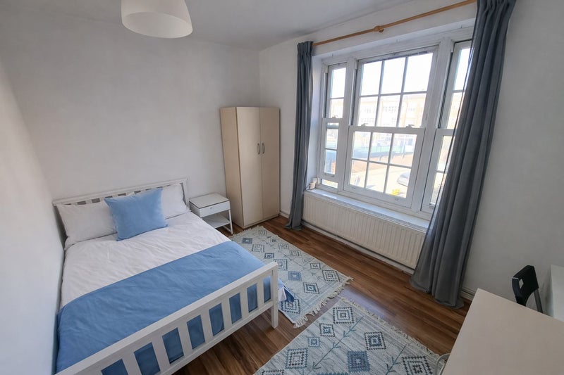 Double Room near Central London / Oval