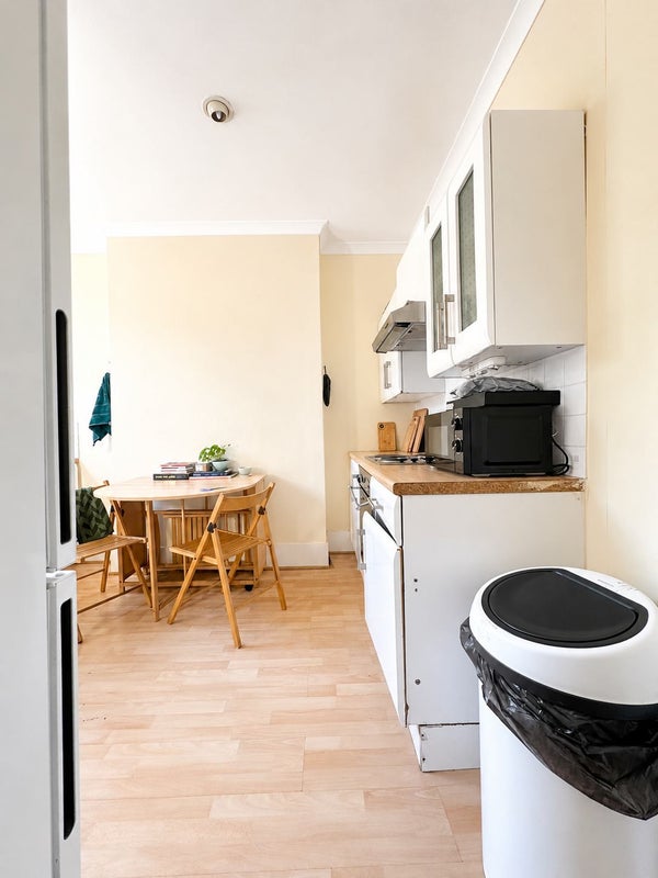 Charming Double Room in Bright Victorian House