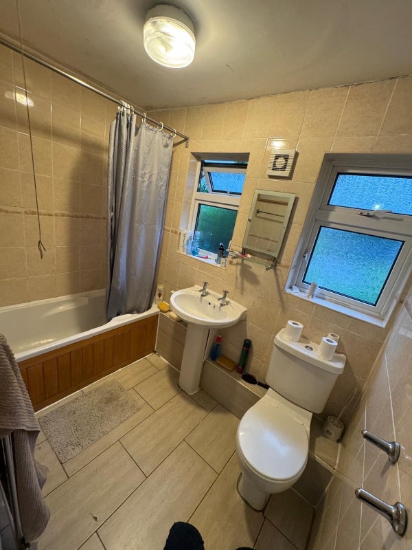 Spacious Double room near Canning Town 