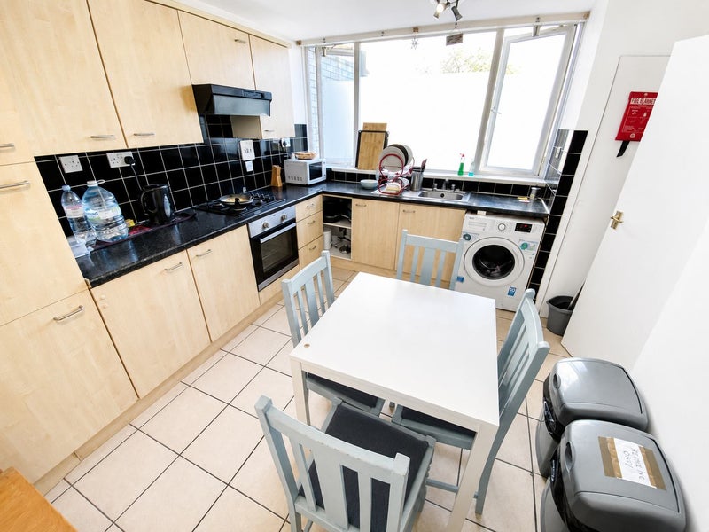 Bright Double Rooms Oval / Zone 1
