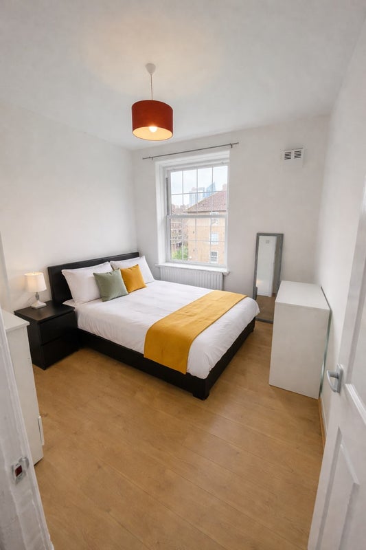 Bright Double Room in Whitechapel