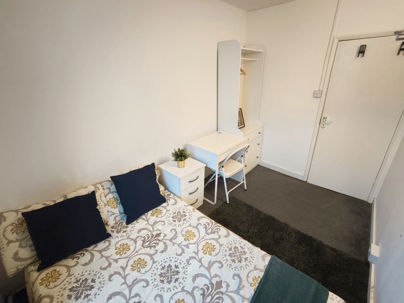 Cozy Room near Central London