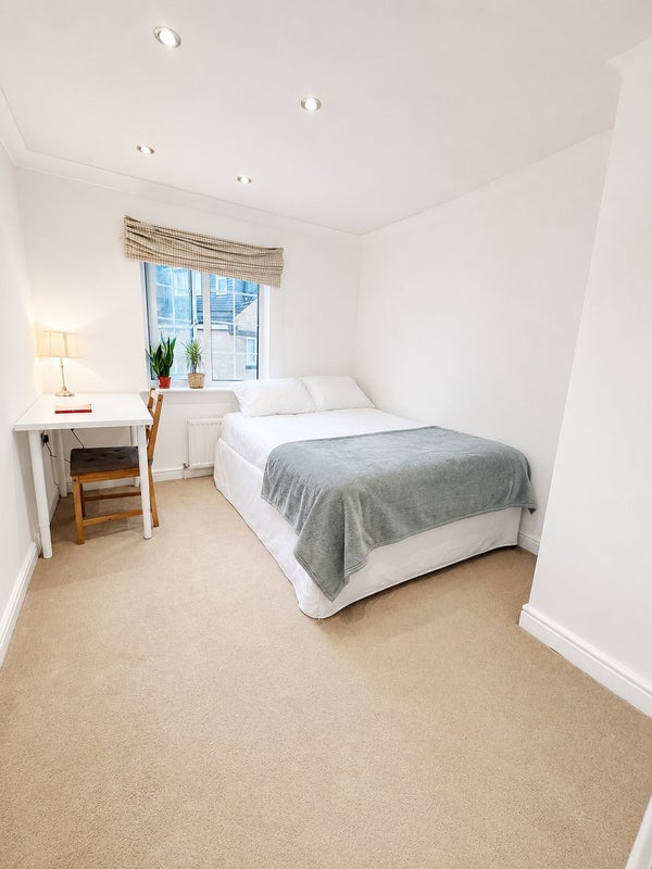 Bright Room Next to the River / Canada Water