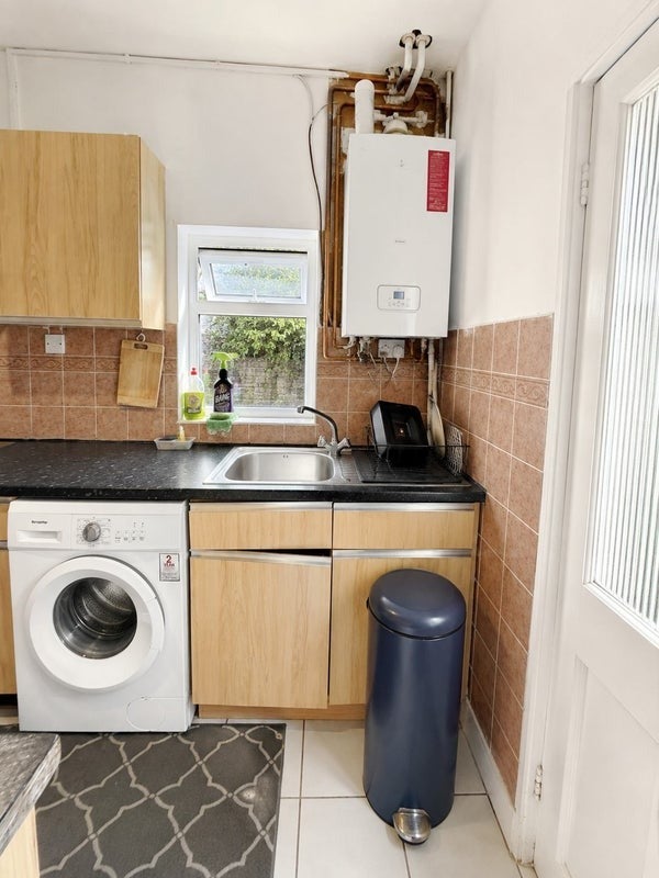 Bright Victorian Loft | Surrey Quays (SE8)
