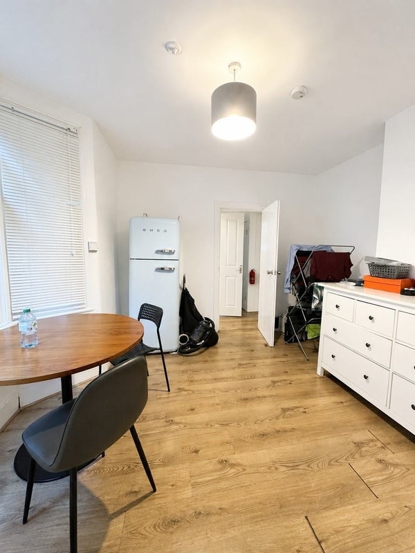 Bright Victorian Loft | Surrey Quays (SE8)