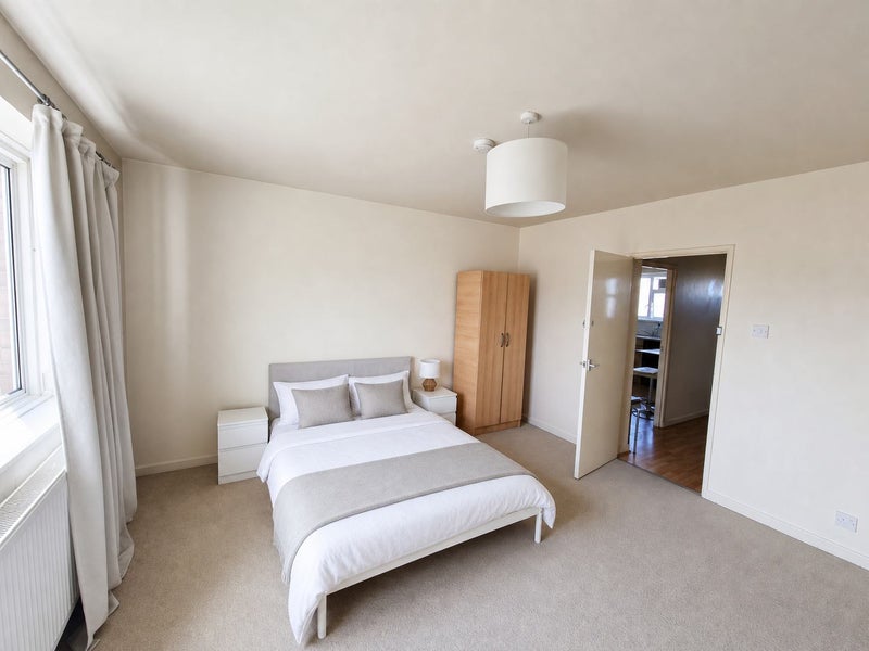 Big Double Room near Zone 1 / Aldgate East