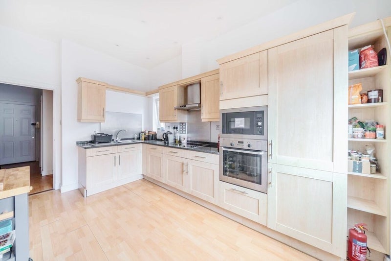 Spacious En Suite near Central