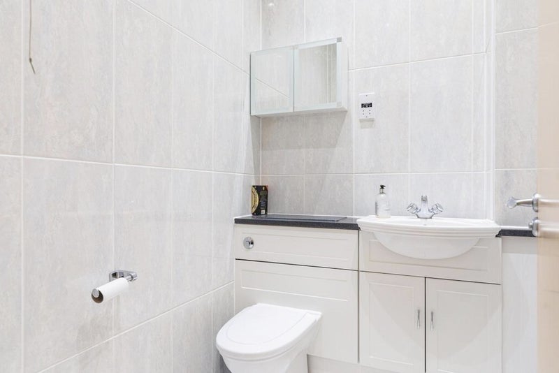Spacious En Suite near Central