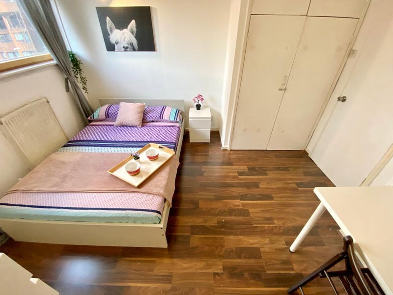 Bright Double Room with Desk - SW10