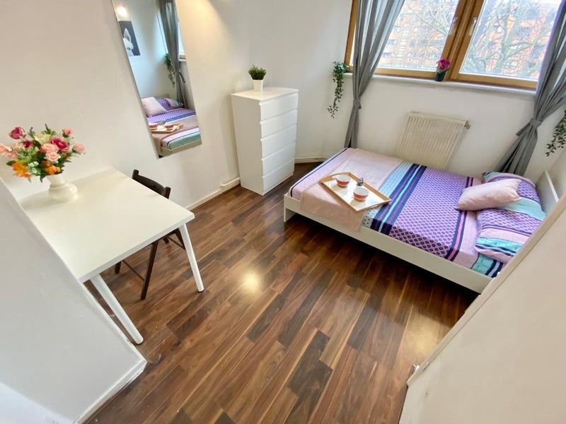 Bright Double Room with Desk - SW10