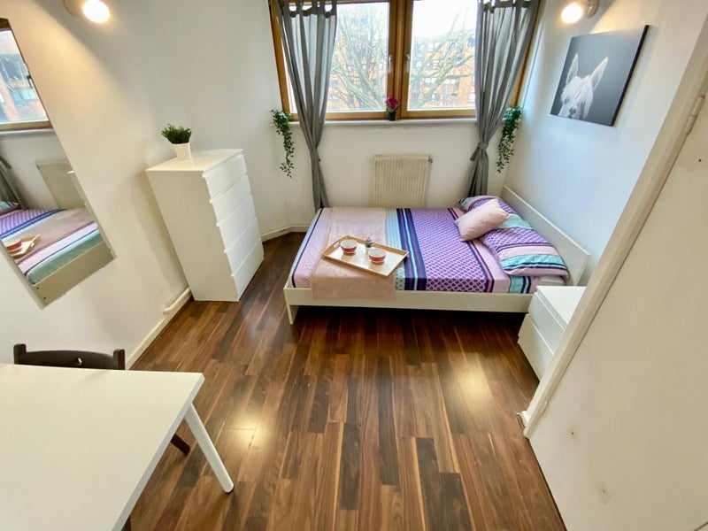 Bright Double Room with Desk - SW10