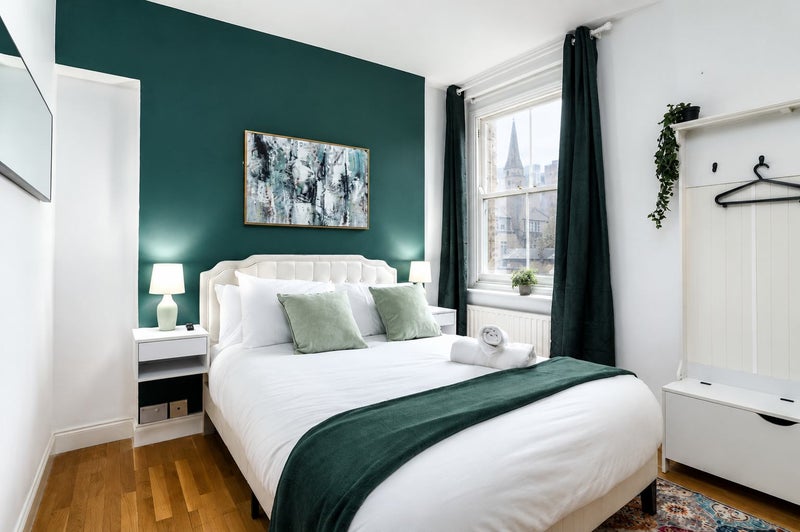 Modern 2-Bed Flatshare in Aldgate East