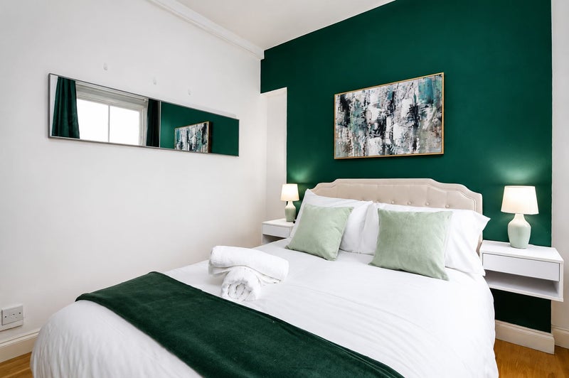 Modern 2-Bed Flatshare in Aldgate East