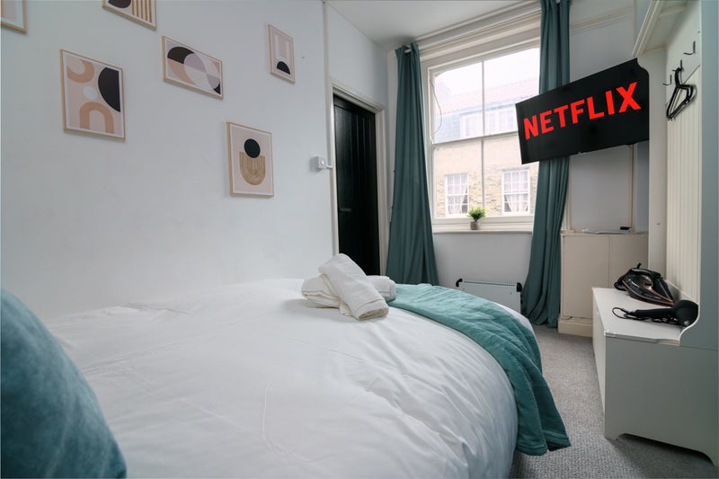 Modern 2-Bed Flatshare in Aldgate East