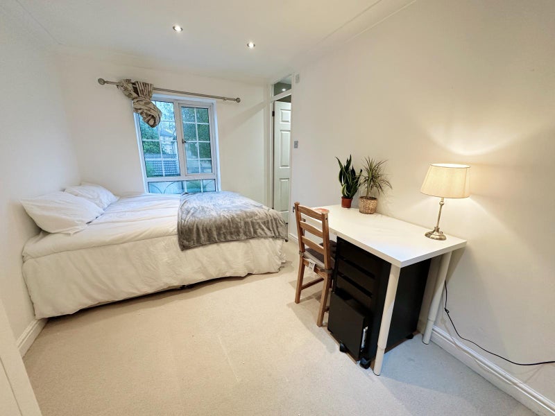 Ensuite Room Available | Canada Water