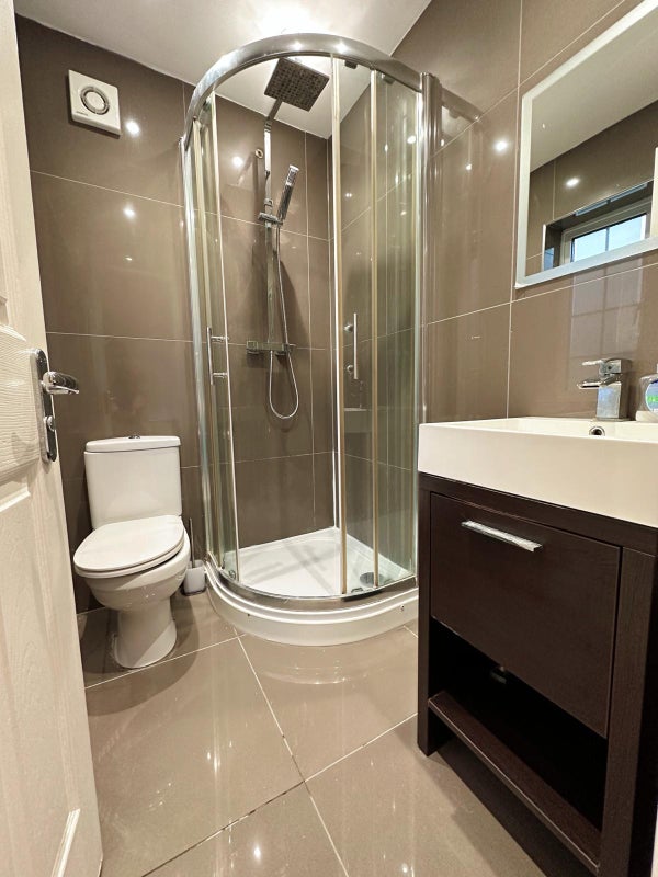 Ensuite Room Available | Canada Water