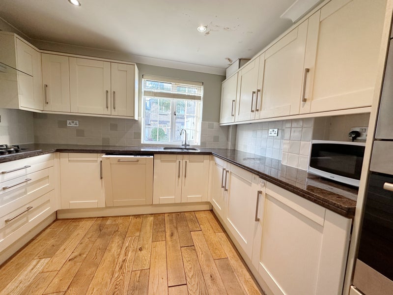 Ensuite Room Available | Canada Water