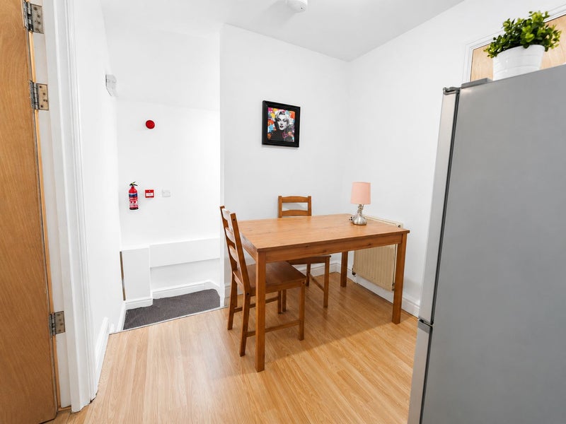 Big Master Room - 3 Min to Elizabeth Line