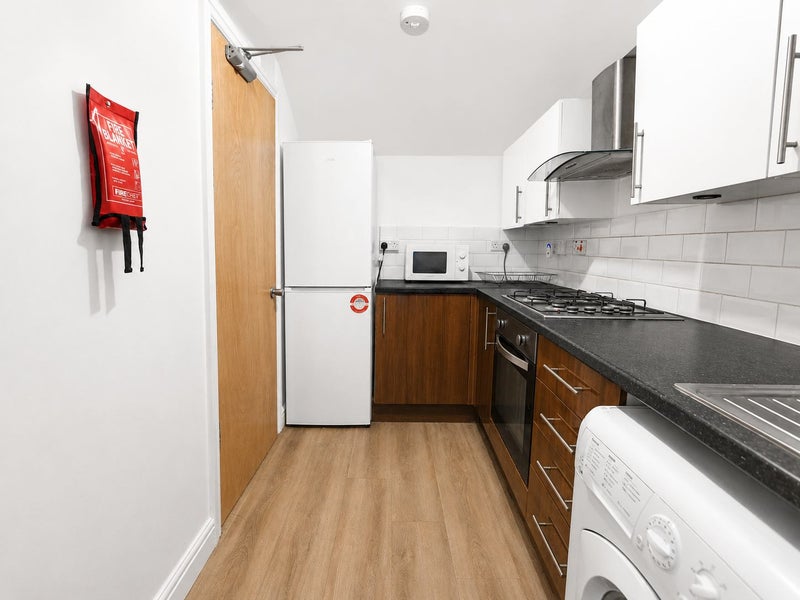 Big Master Room - 3 Min to Elizabeth Line