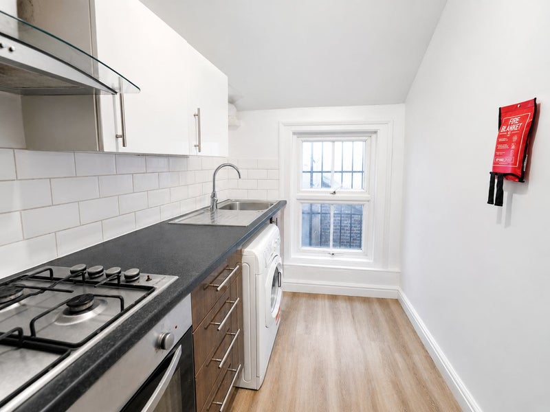 Big Master Room - 3 Min to Elizabeth Line